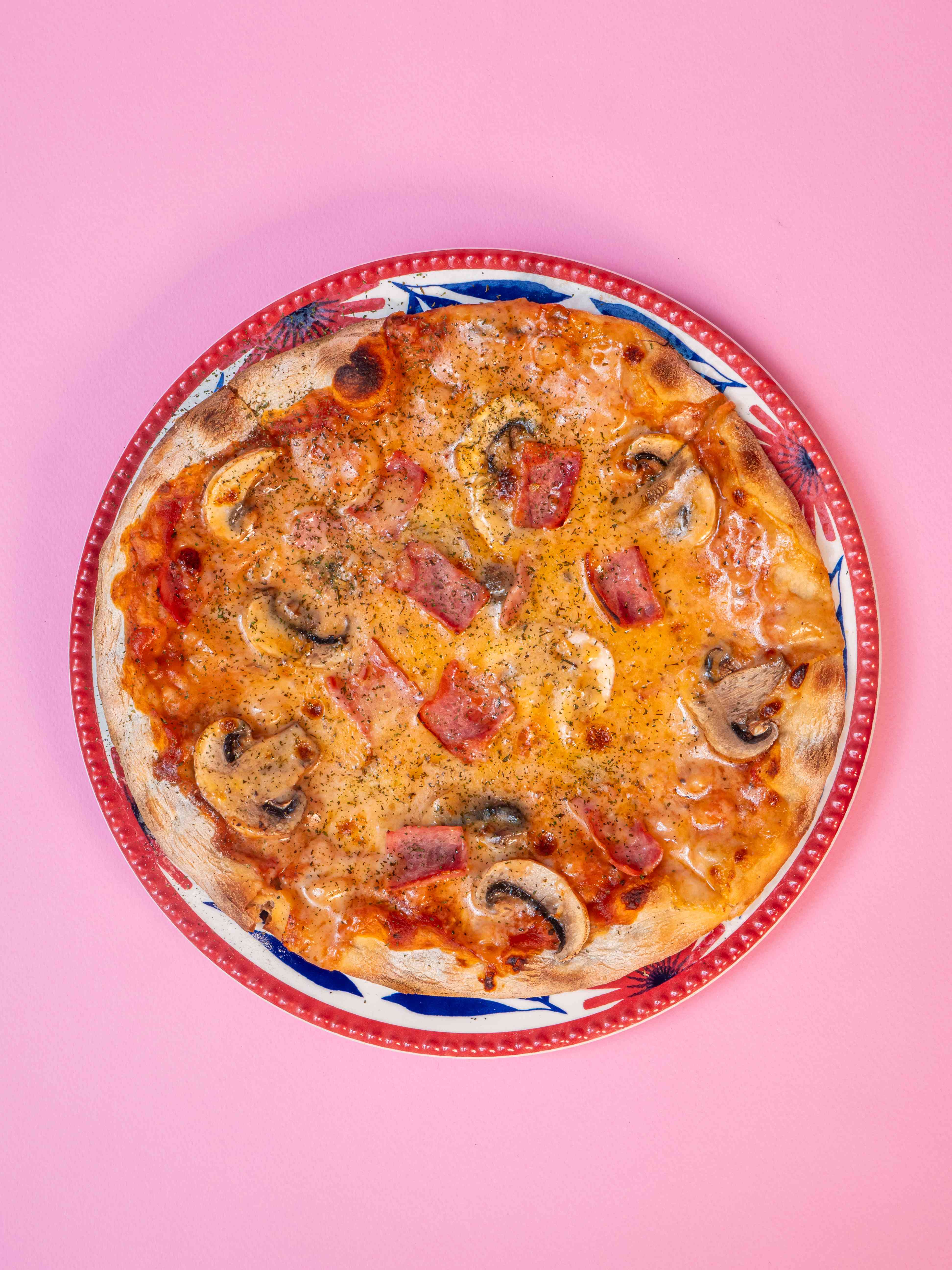 Pizza Jamón y Champinón Tradicional.